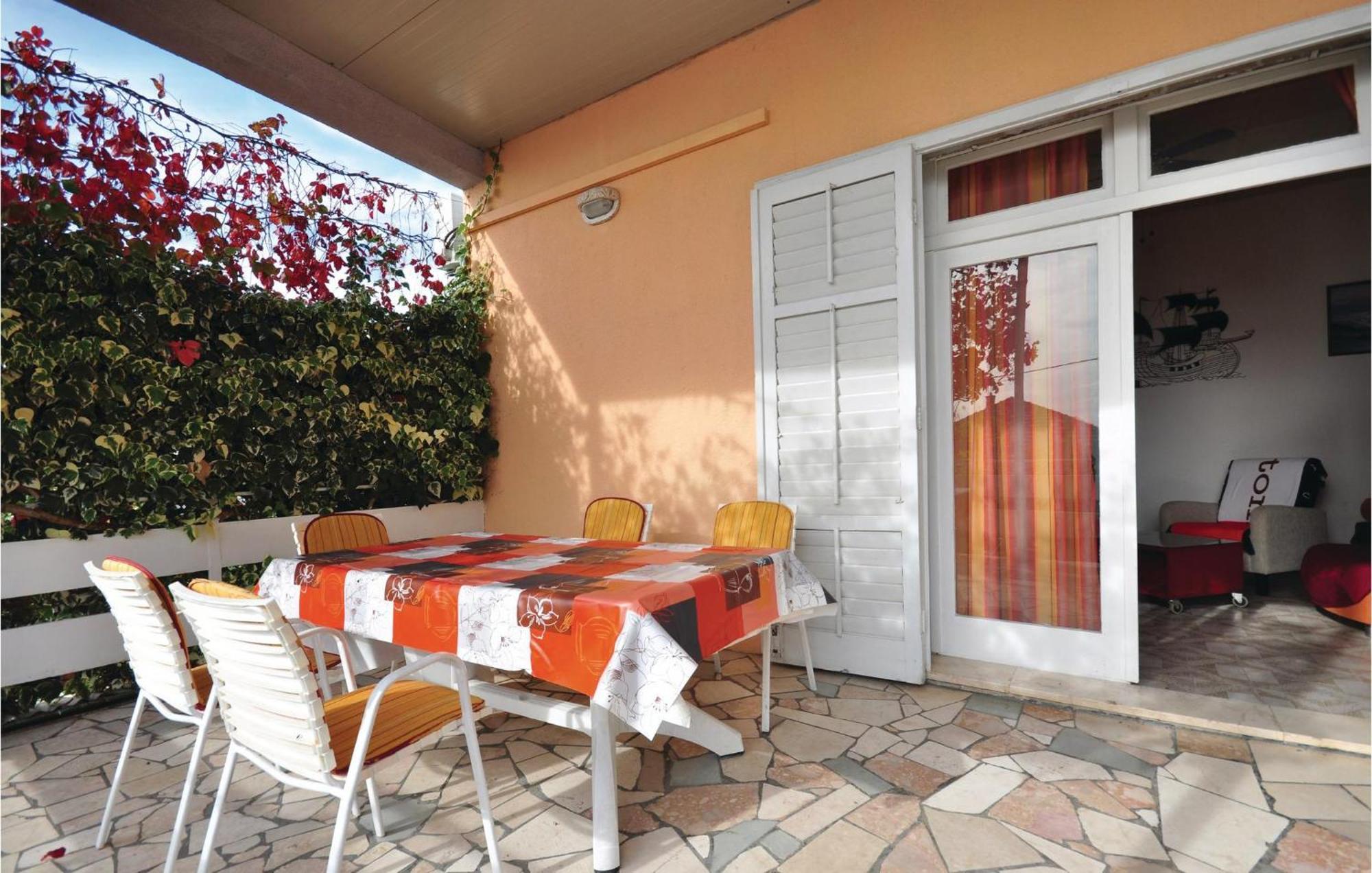 Awesome Home In Seget Vranjica With Wifi المظهر الخارجي الصورة